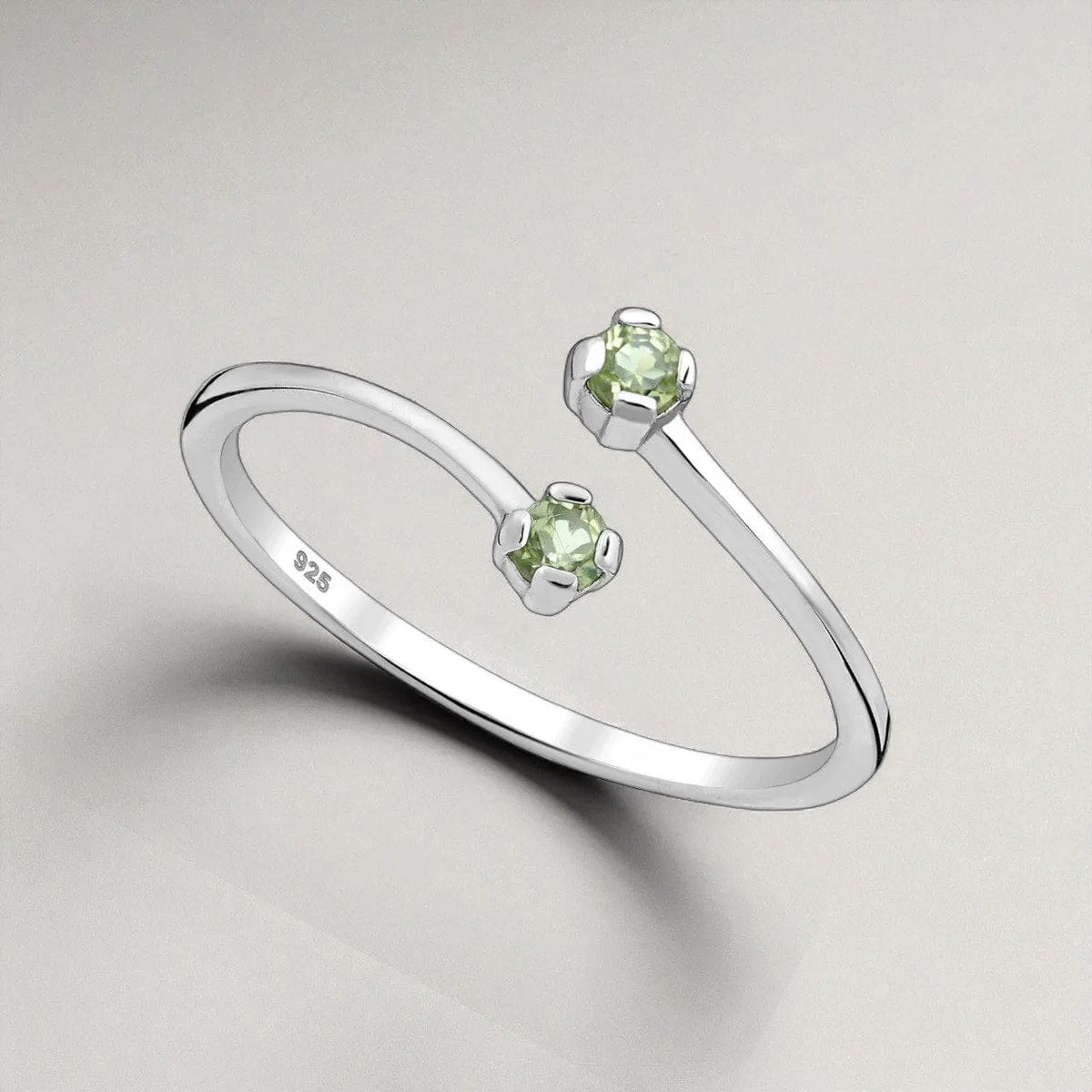Ring Blossom - Sterling Silver Garnet & Peridot Adjustable Ring by La Moda Me
