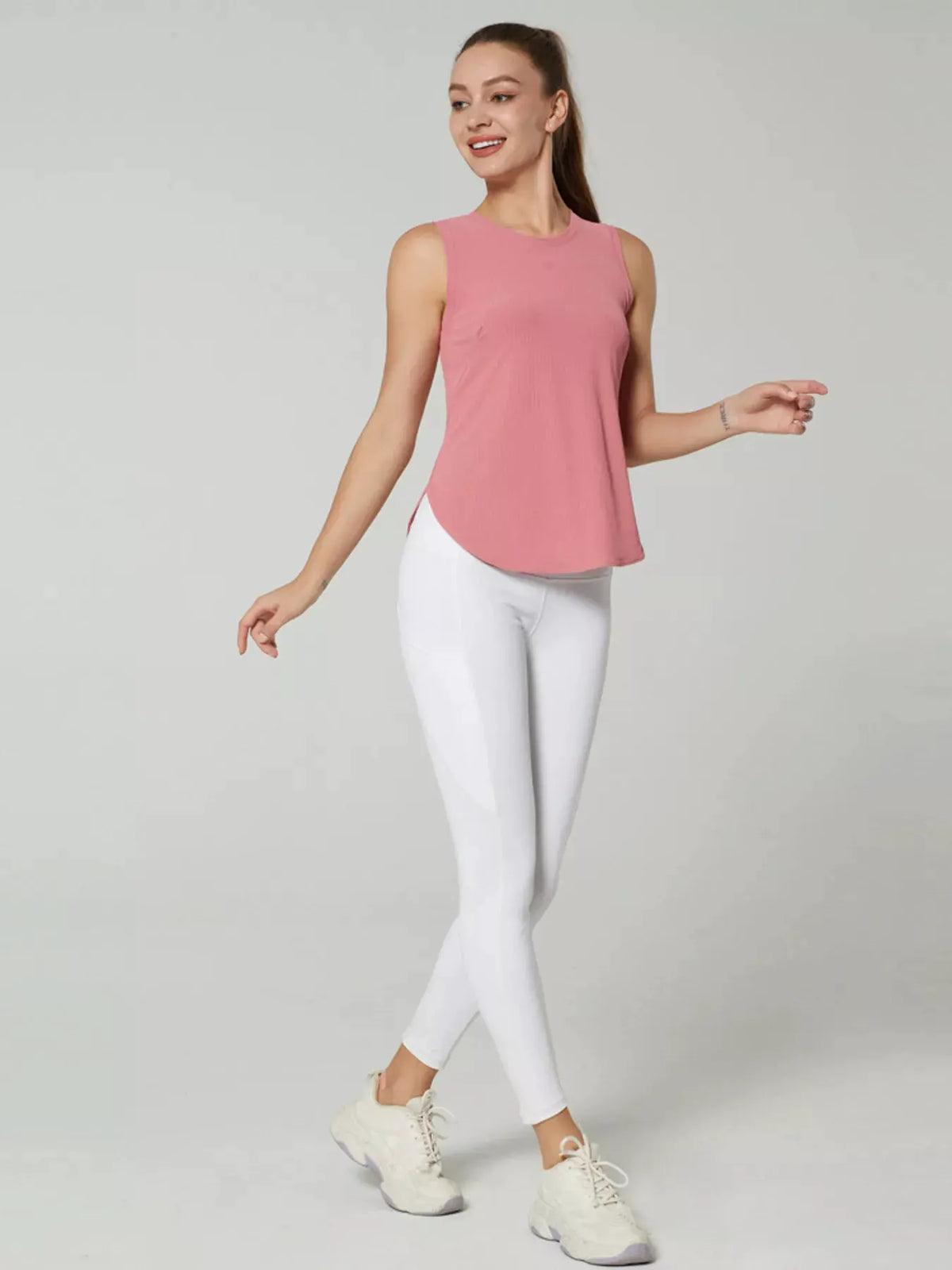 Lightweight Ribbed Active Tank by Trendsi