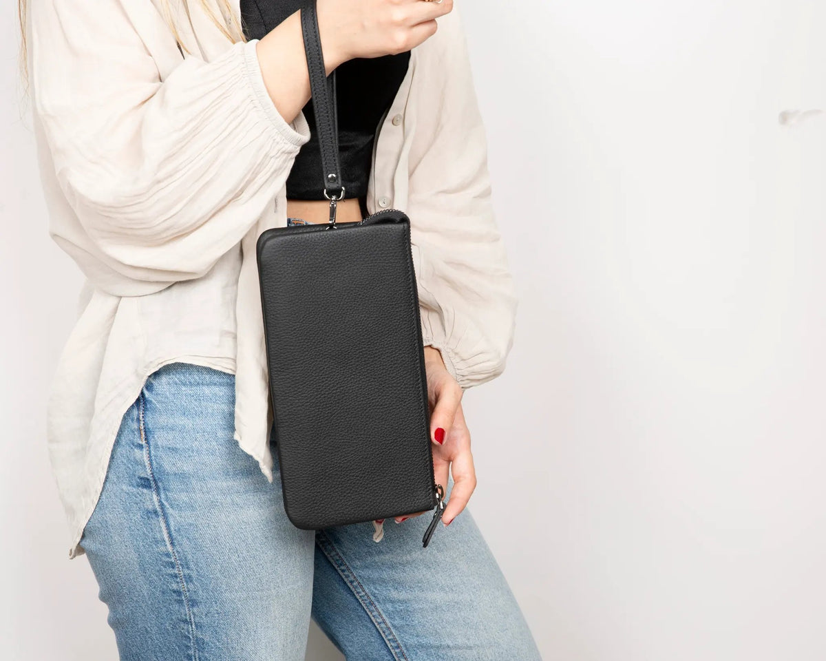Majeste Leather Clutch Bag by TORONATA