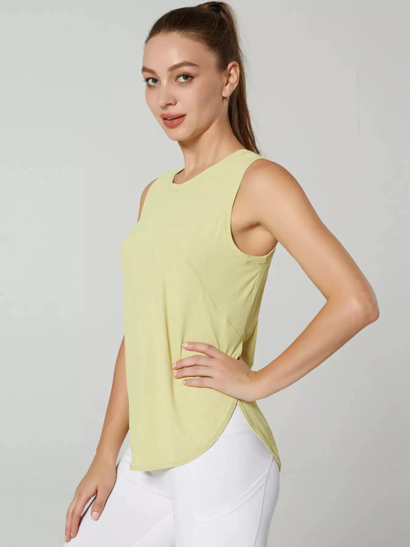 Lightweight Ribbed Active Tank by Trendsi