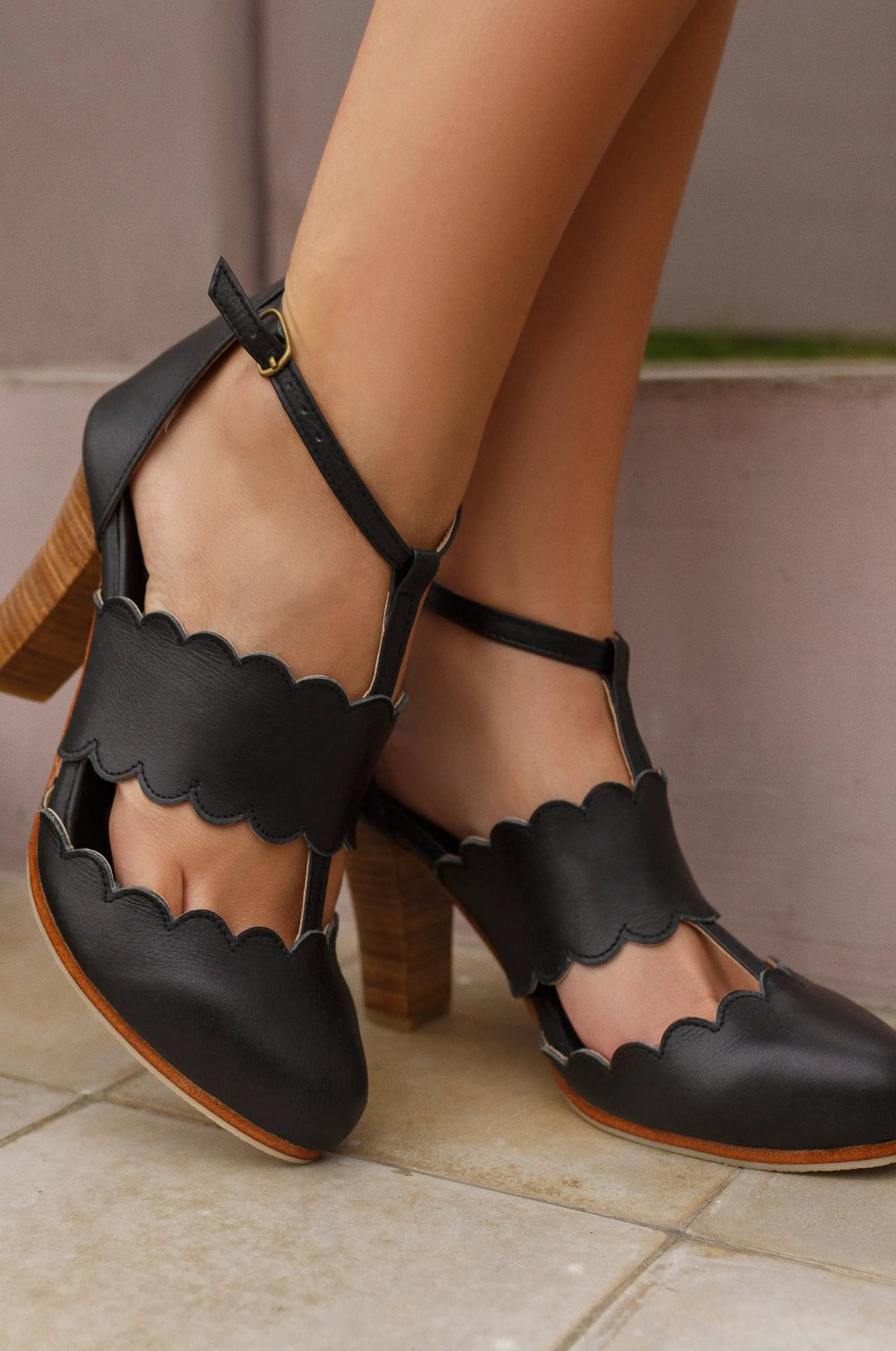 Incognito Leather Heels (Sz. 5) by ELF