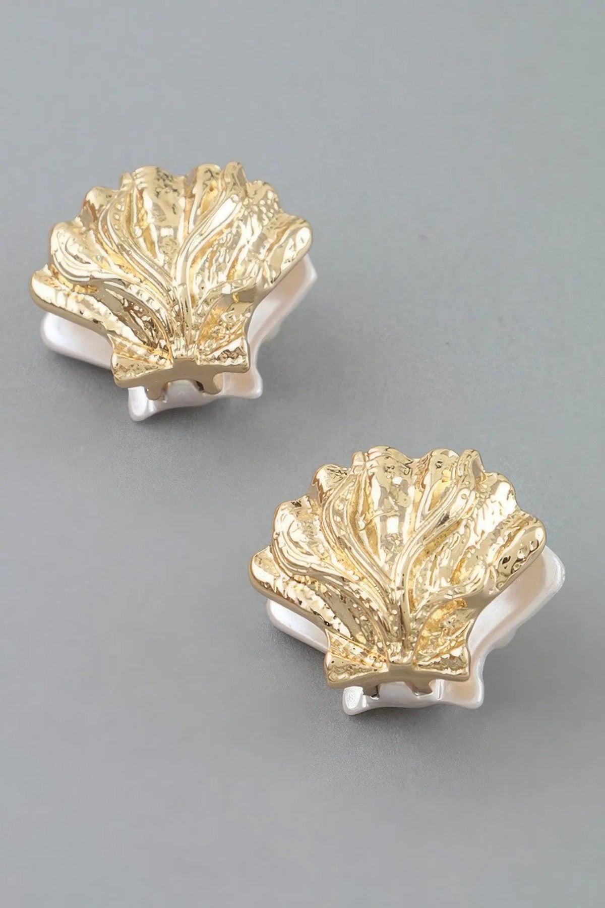 Women's Earrings Studs Clamshell BYMANYC ® New York HAMPTONS CLAMSHELL - New Collection by BYMANYC New York