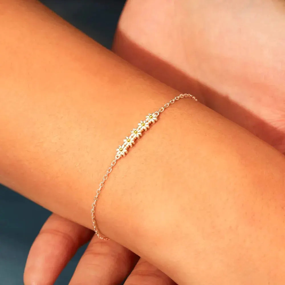 Daisy Shape Spring Ring Closure Bracelet by Partner Label