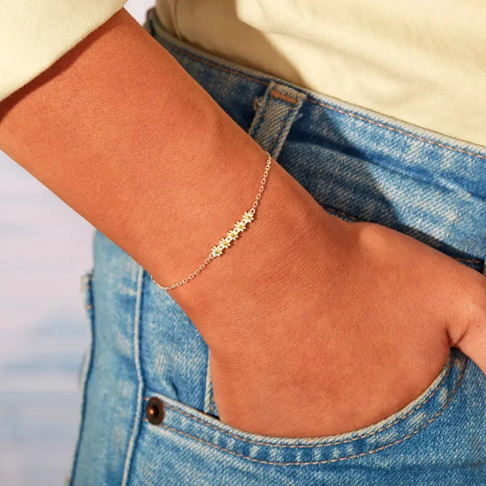 Daisy Shape Spring Ring Closure Bracelet by Partner Label