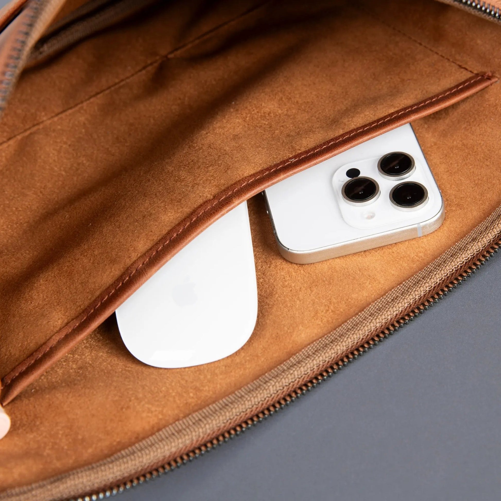 Seward Leather Laptop Bag with Shoulder Strap - MacBook Sleeve 14" & 16" by TORONATA