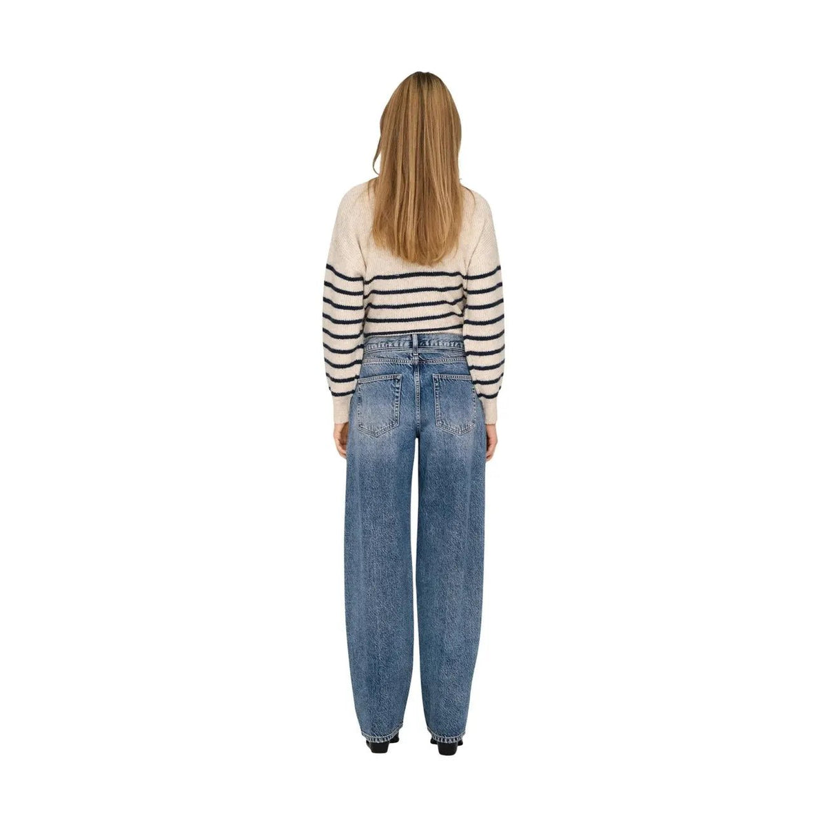 Only Women Premium Light Blue Cotton Jeans Featuring Belt And Pockets by Only